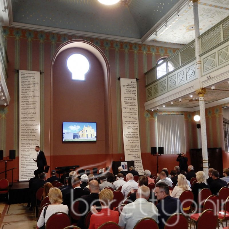 Átadták a felújított zsinagógát 69